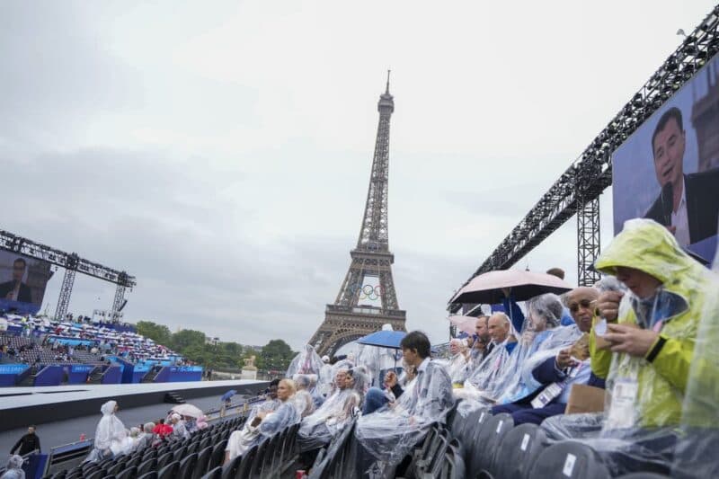 Cover Image for شاهد: وصول الجماهير لحضور حفل افتتاح أولمبياد باريس 2024