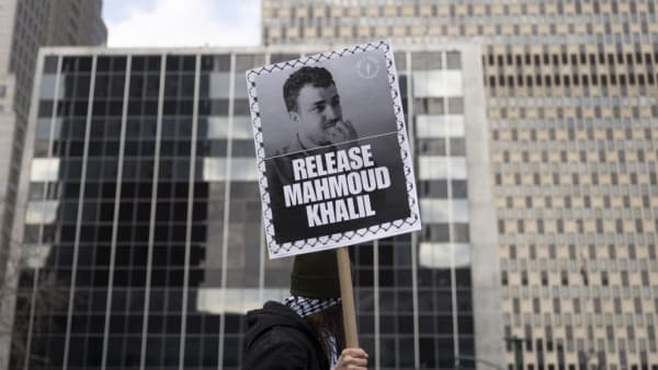 Cover Image for محمود خليل: كولومبيا &#8220;تمكين الاختطاف&#8221; على نشاط غزة