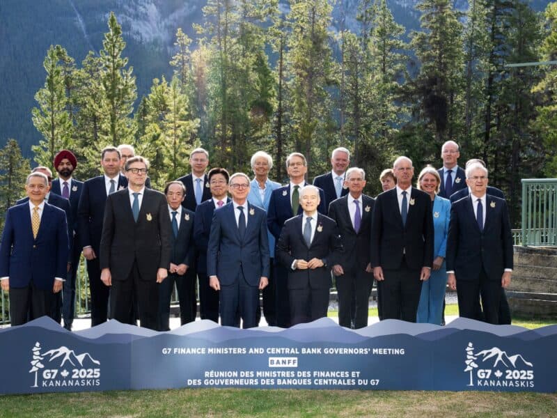 Cover Image for G7 تهدد المزيد من العقوبات إذا فشلت روسيا في الاتفاق على وقف إطلاق النار أوكرانيا
