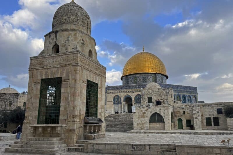 Cover Image for تمنع إسرائيل الوصول إلى مسجد الأقصى بعد إيران إضراب
