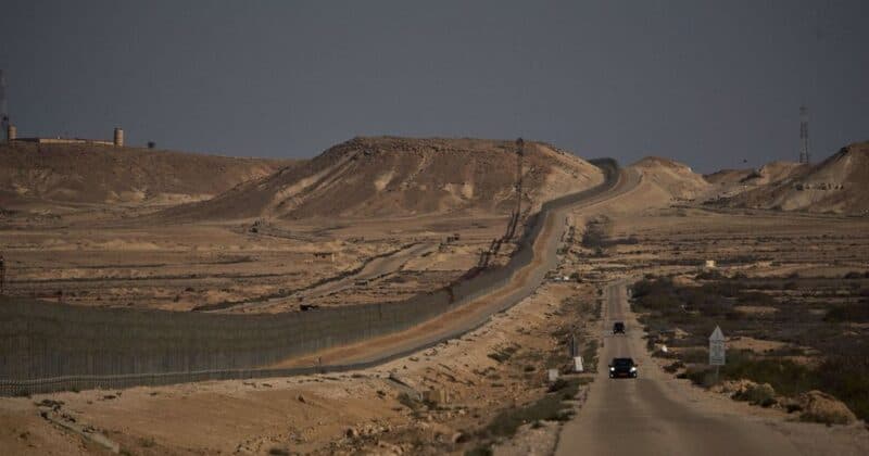 Cover Image for قتل العديد منهم في حادث طريق في محافظة مصر من مينوفيا | أفريقيا
