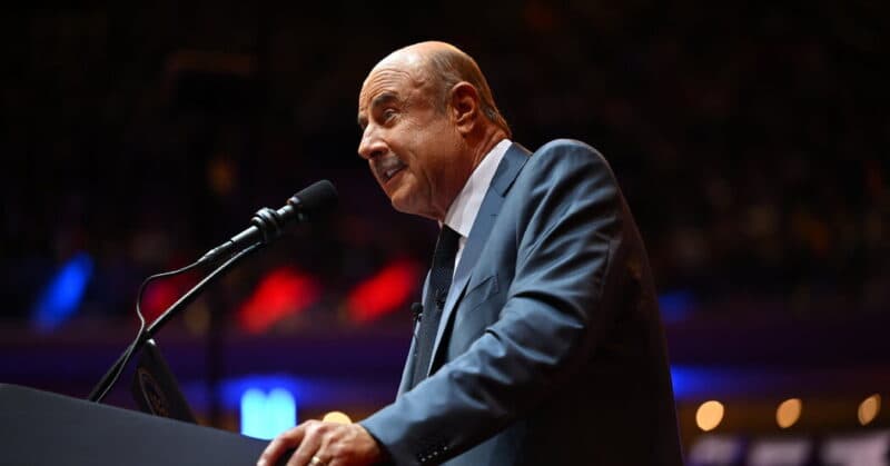 Cover Image for وجه مألوف على الهواء وسط احتجاجات لوس أنجلوس: الدكتور فيل
