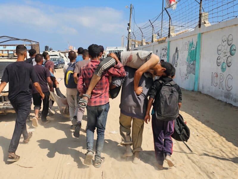 Cover Image for 35 على الأقل قتلوا في هجوم إسرائيلي جديد على طالبي المعونة في غزة