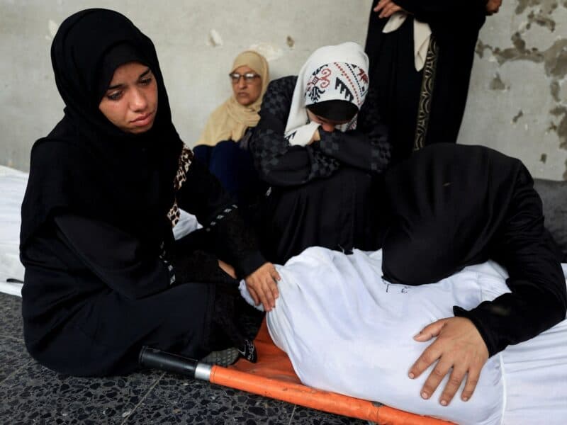 Cover Image for تقوم إسرائيل بإرسال فريق إلى قطر لوقف إطلاق النار ، ويقتل 78 في غزة