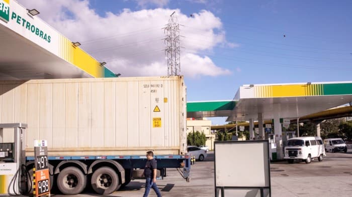 Cover Image for رئيس قمة المناخ في البرازيل يدافع عن توسيع زيت بتروبراس