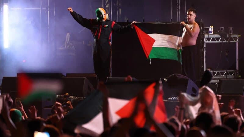 Cover Image for هجوم هائل ، Kneecap وغيرهم يشكلون تحالف الموسيقي ضد &#8220;إسكات&#8221; من قبل الجماعات المؤيدة لإسرائيل