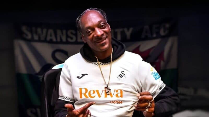 Cover Image for يصبح سنوب دوج مالكًا مشاركًا لنادي Swansea Football Club