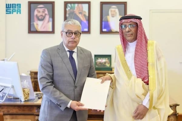 الملك سلمان يتلقى رسالة خطية من الرئيس السيسي لتعزيز العلاقات الثنائية