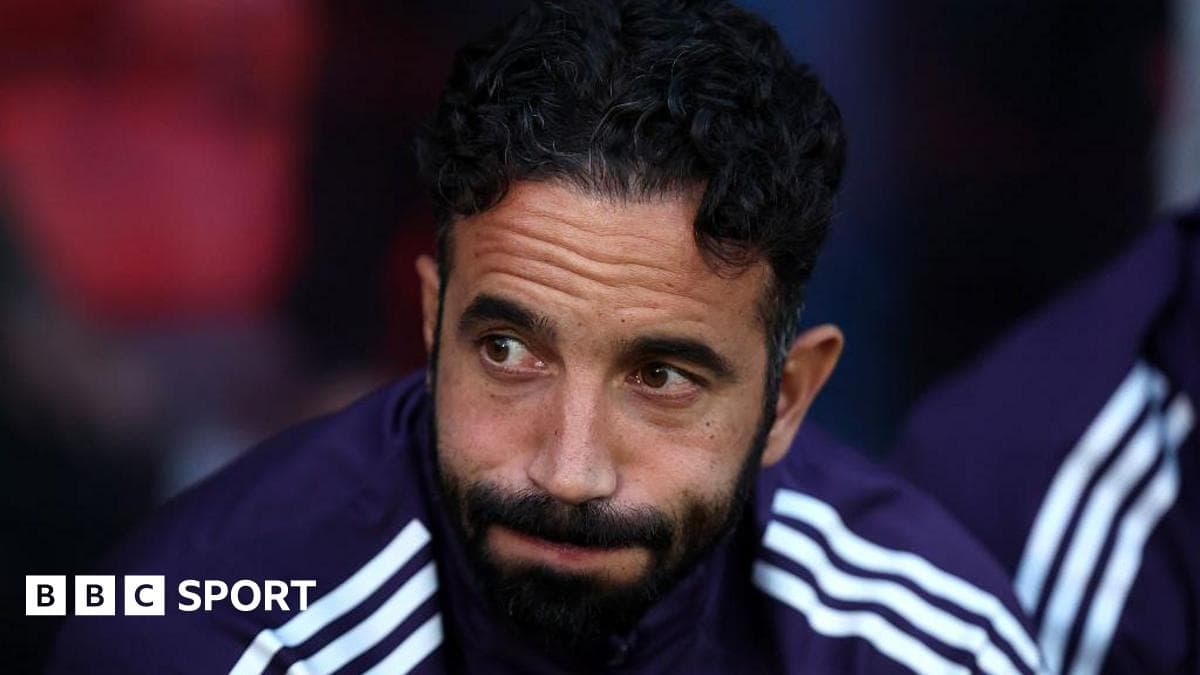 أزمة مانشستر يونايتد: هزيمة مذلة أمام غريمسبي وتساؤلات حول مستقبل روبن أموريم