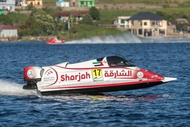 فريق الشارقة للفورمولا 1 يحقق فوزاً حاسماً في الجولة الافتتاحية ببطولة العالم بإندونيسيا