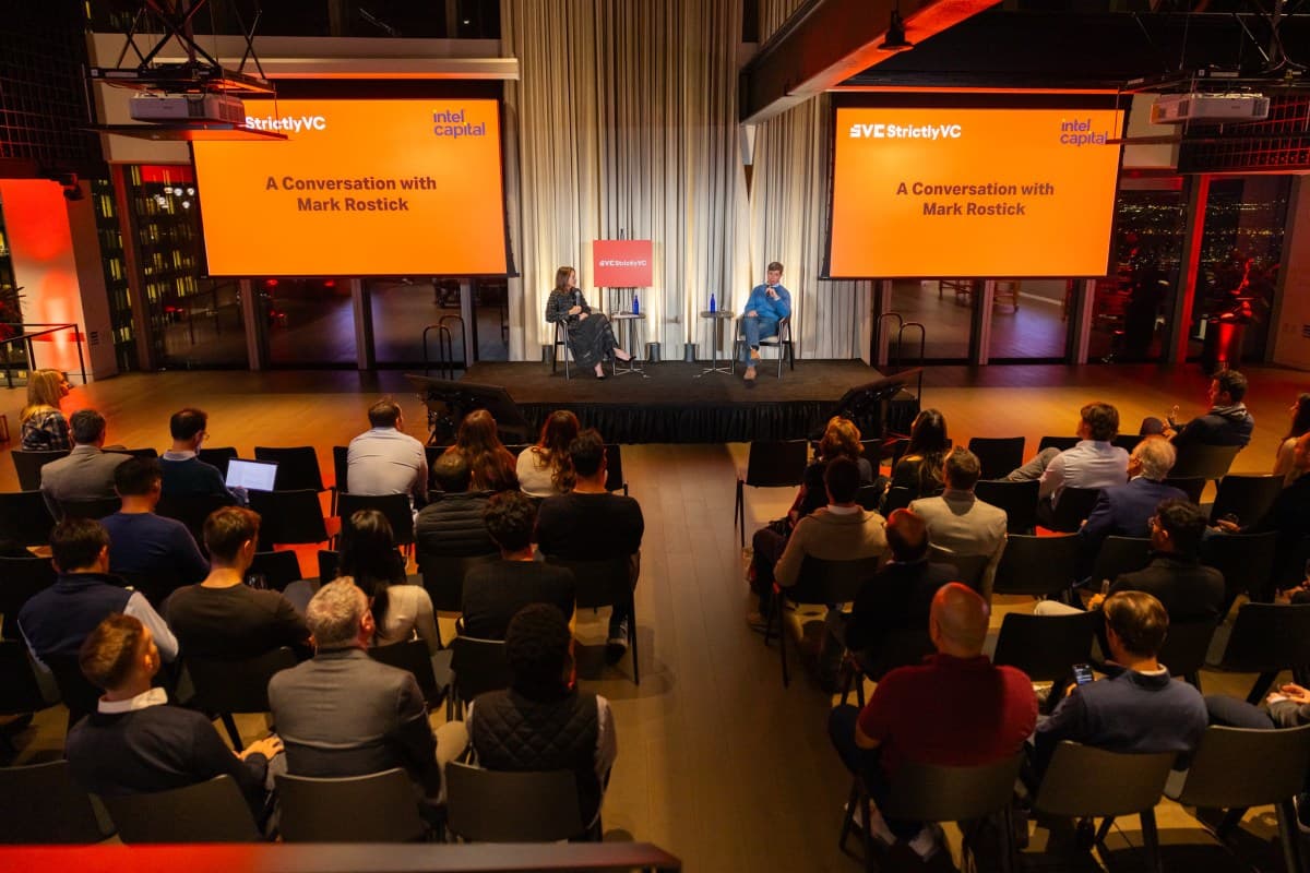 StrictlyVC في TechCrunch Disrupt: استكشاف تحديات السيولة وعلاقات المستثمرين في عالم رأس المال المخاطر