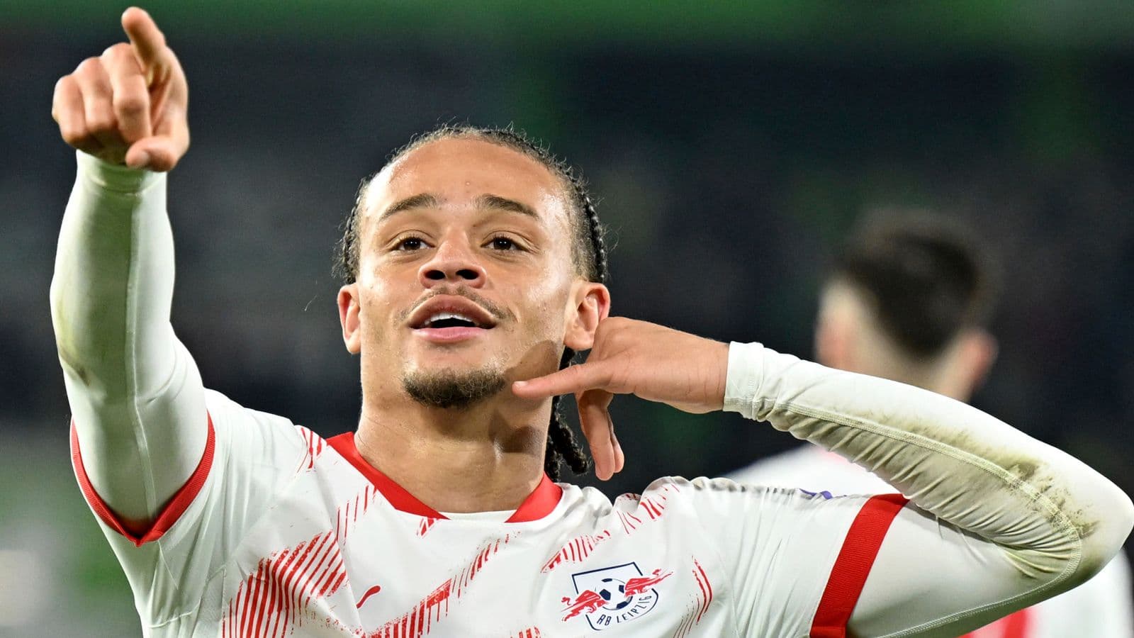 تشافي سيمونز: هدف تشيلسي وتوتنهام هوتسبير في لندن تمهيداً لانتقال محتمل للدوري الإنجليزي الممتاز