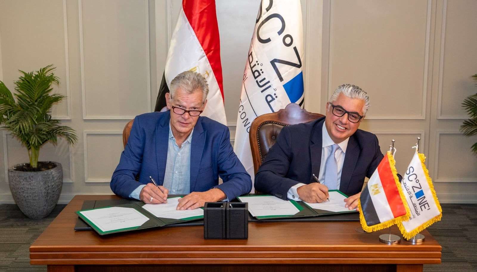 المنطقة الاقتصادية لقناة السويس توقع عقود استثمار بقيمة 11 مليون دولار مع شركات ألمانية ويونانية