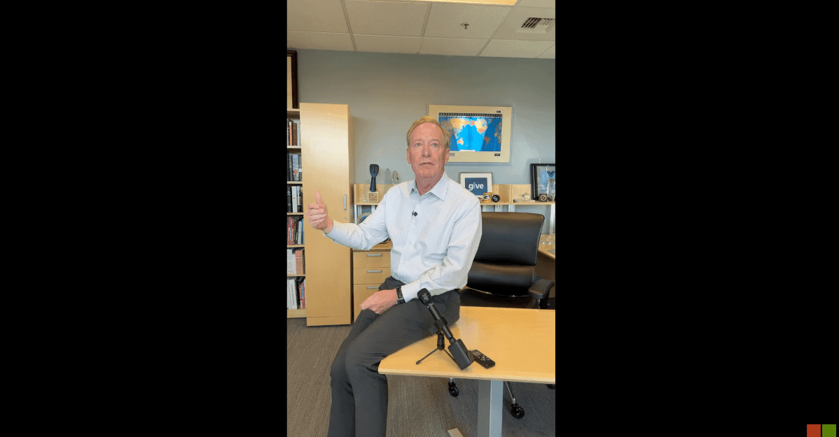 رئيس مايكروسوفت يعقد مؤتمراً صحفياً بعد اقتحام مكتبه احتجاجاً على عقود مع إسرائيل