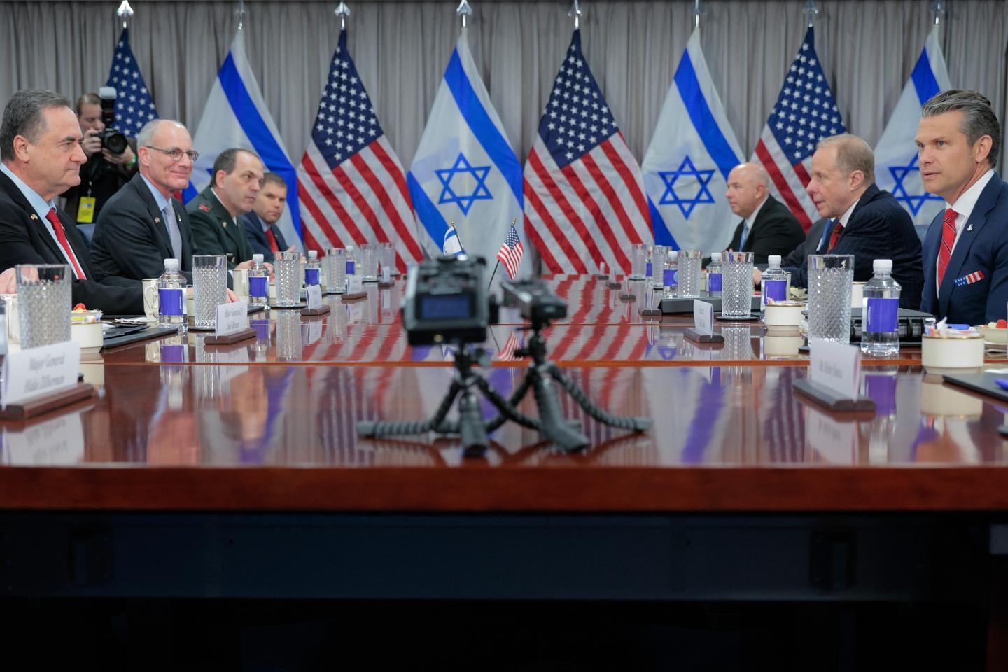 تحديات سياسة