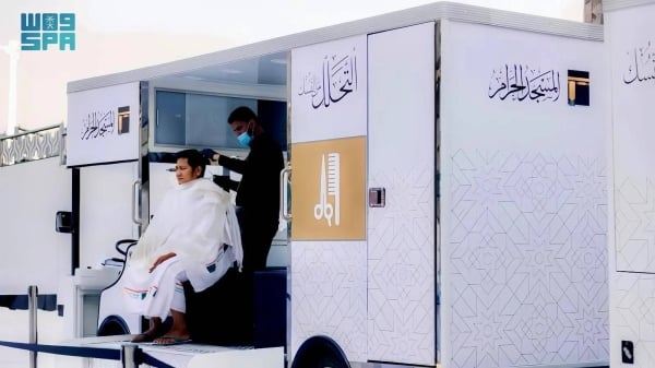 خدمة قص الشعر للمعتمرين في المسجد الحرام: استفادة أكثر من مليون حاج من تسهيلات التحلل من الإحرام