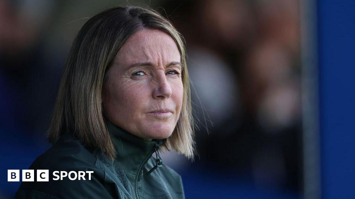 مدربة تشيلسي سونيا بومباستور تكشف عن أسئلة التمييز التي تواجهها كأم ومدربة في كرة القدم