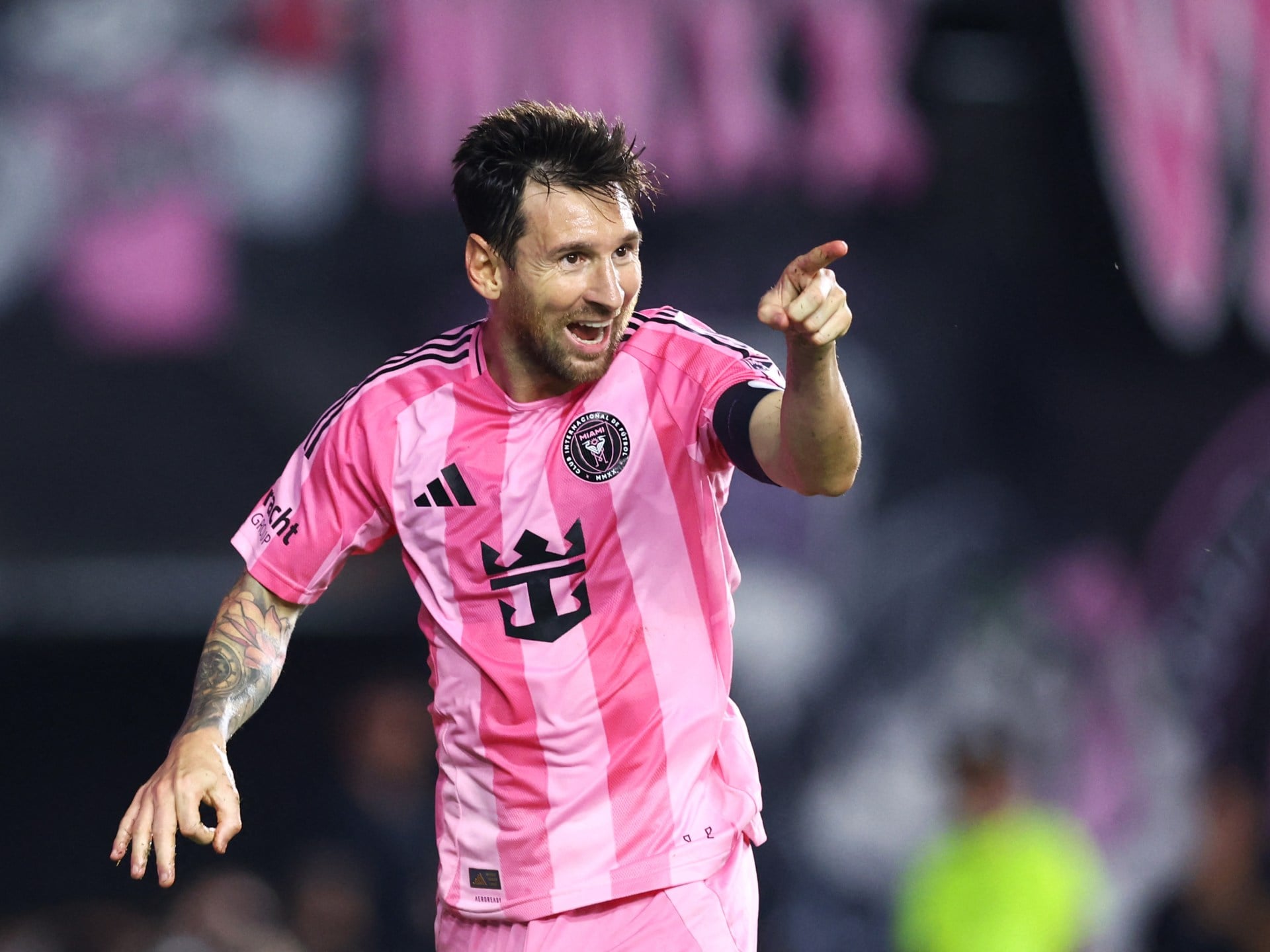 ليونيل ميسي يقترب من تمديد عقده لعدة سنوات مع إنتر ميامي في الدوري الأمريكي