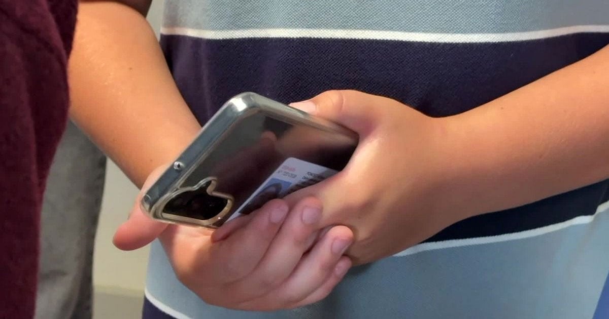 تلميذة تلقي بنفسها من الطابق الأول بمدرسة في سبيخة بعد مصادرة هاتفها المحمول