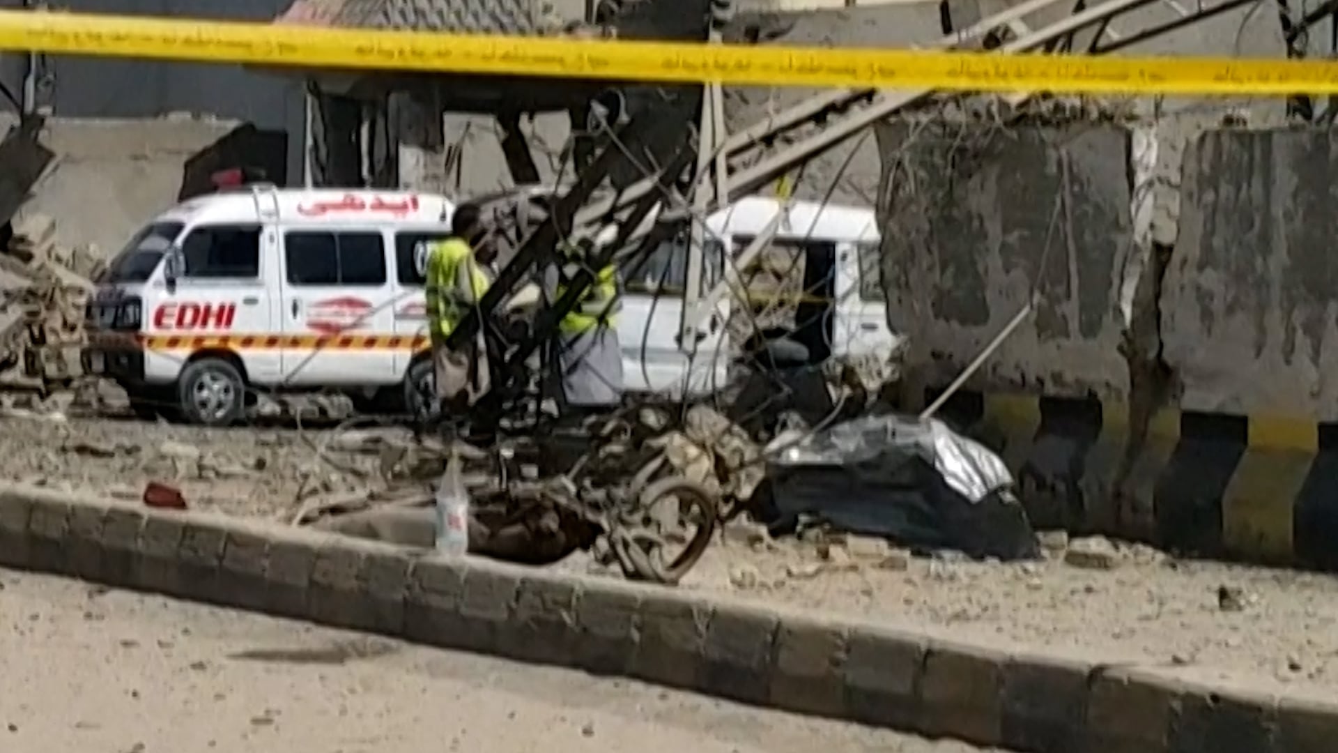 تفجير انتحاري يستهدف مقرًا أمنيًا في بلوشستان باكستان ويخلف عشرات الضحايا