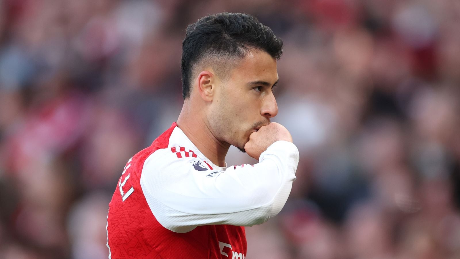 تألق إيزي ومارتينيلي ينقذ أرتيتا أمام تكتيك غوارديولا الدفاعي في الدوري الإنجليزي