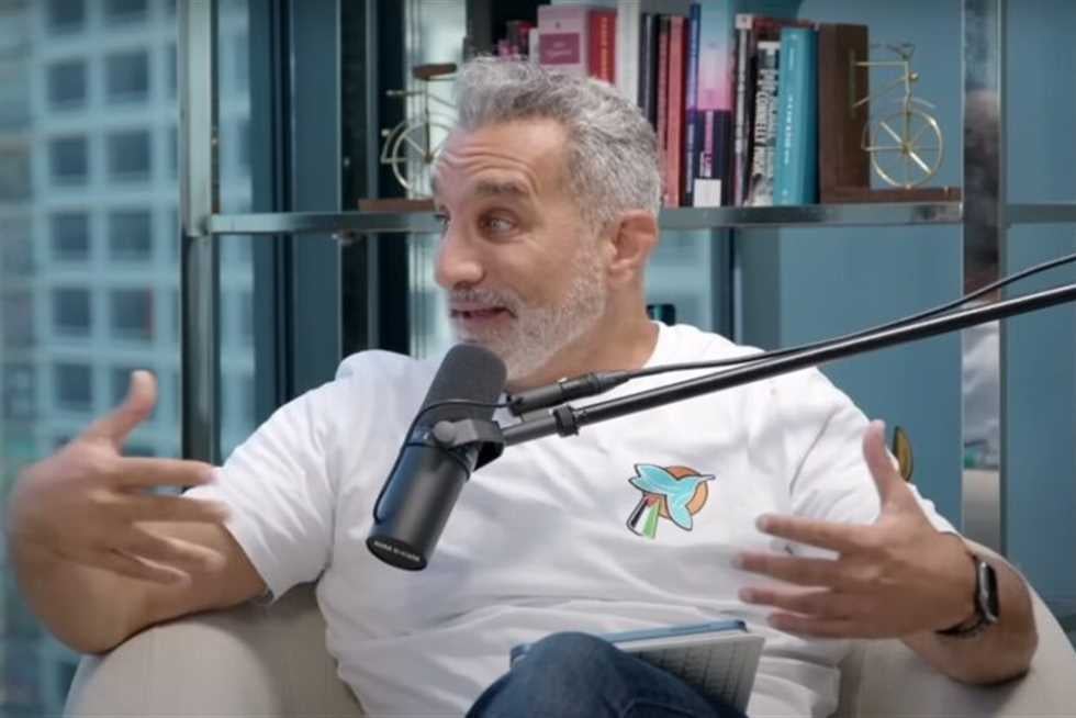 باسم يوسف يعود لشاشة ON بعد 14 عامًا ويسخر من شائعات الملايين