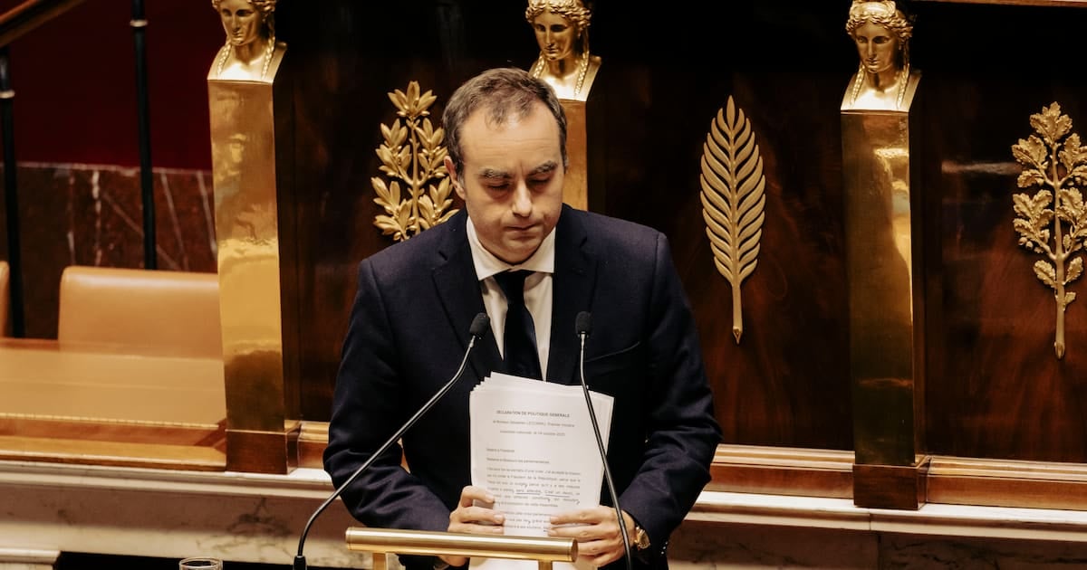 رئيس الوزراء الفرنسي يعد بقانون جديد لتعزيز اللامركزية والسلطة المحلية