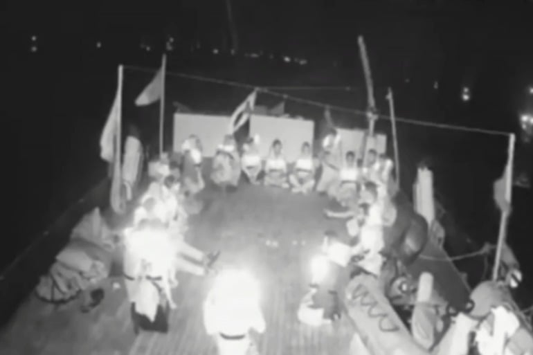 اعتراض أسطول الصمود المتجه لغزة وتشويه كاميراته: مصير النشطاء مجهول