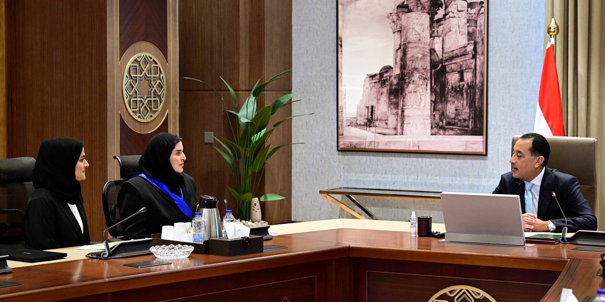 رئيس الوزراء المصري يلتقي وزيرة التعاون الدولي القطرية لبحث تعزيز العلاقات وتنسيق المساعدات لغزة