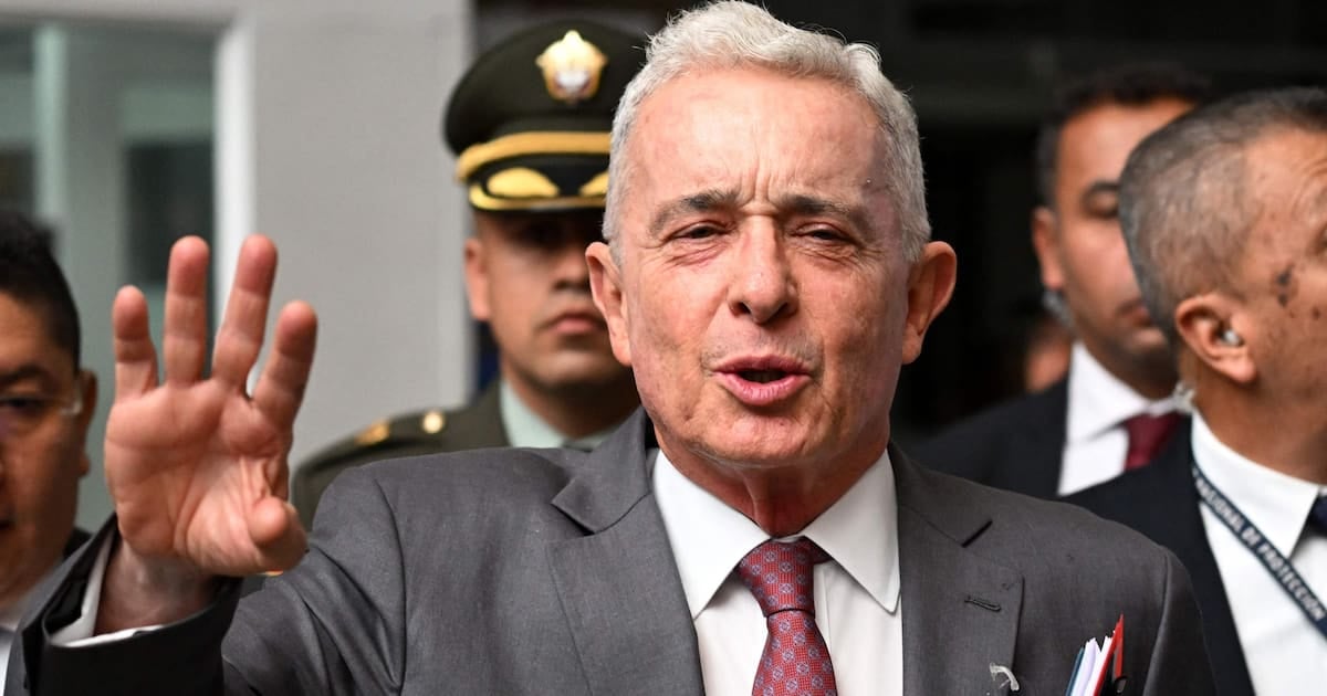 تبرئة ألفارو أوريبي تثير الجدل في كولومبيا وتجدد الصراع السياسي