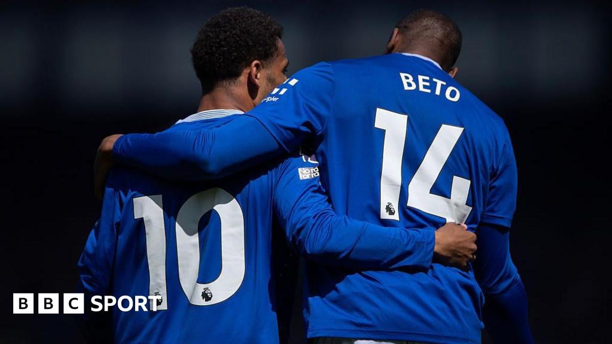 إيفرتون يبحث عن مهاجمه المثالي: عقد من التحديات في مركز رأس الحربة