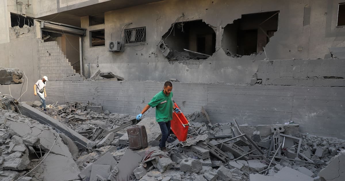 سكان غزة بين الأمل والخوف: شهادات من قلب الحصار والدمار