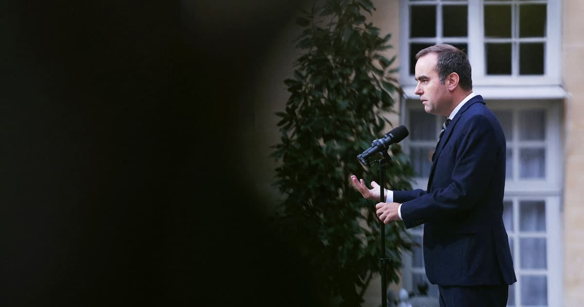 تشكيل حكومة سيباستيان ليكورنو في فرنسا: تحديات الميزانية وحركة سحب الثقة