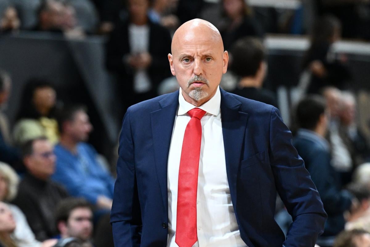 عودة ساشا أوبرادوفيتش لتدريب النجم الأحمر بلغراد خلفاً ليوانيس سفيروبولوس