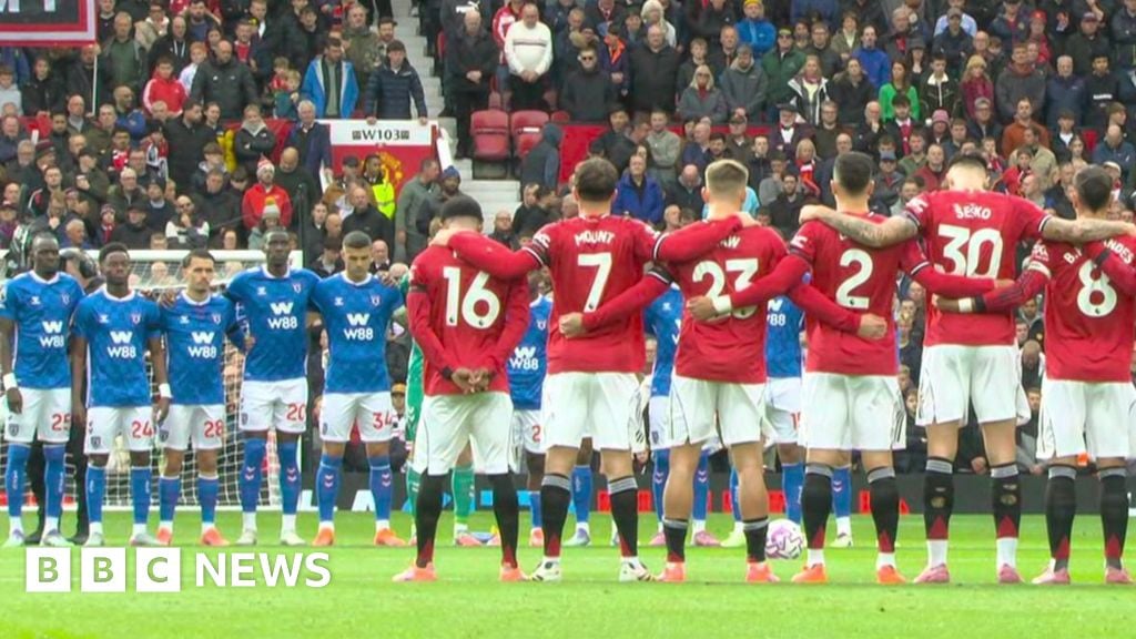 دقيقة صمت في أولد ترافورد تكريماً لضحايا هجوم مانشستر المأساوي