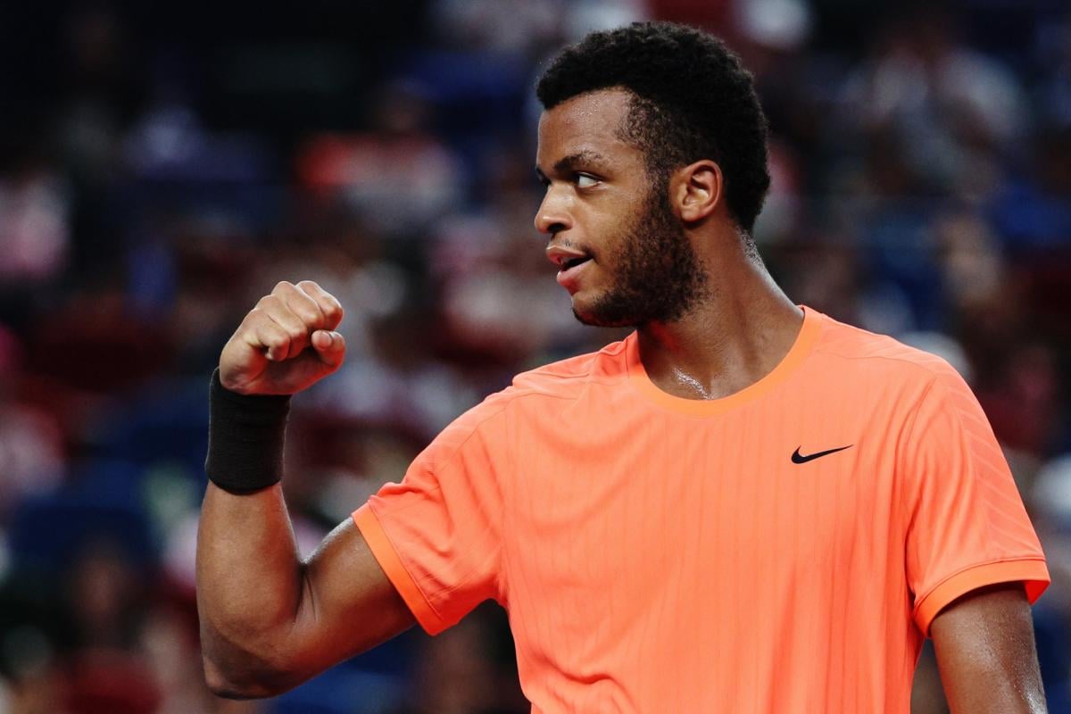 جيوفاني مبشي بيريكار يتغلب على إميل روسوفوري بـ 39 إرسالًا ساحقًا في بطولة بروكسل