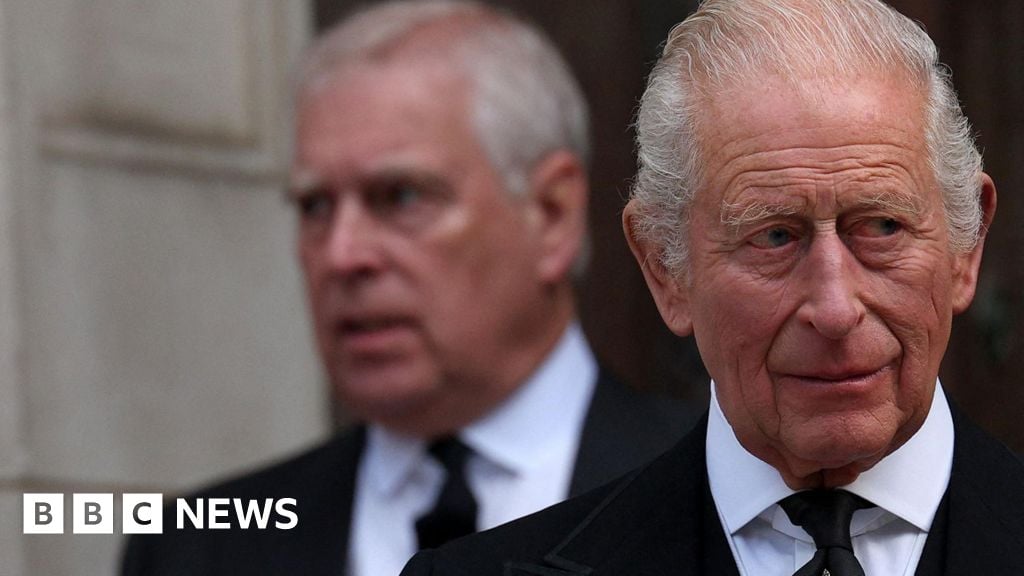 الأمير أندرو يعتمد على الملك تشارلز الثالث في السكن والمال بعد تجريده من لقبه