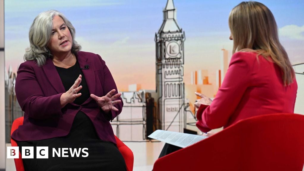 وزيرة النقل تنفي تضرر الاقتصاد البريطاني من تسريبات الميزانية وسط انتقادات لشللها الأعمال