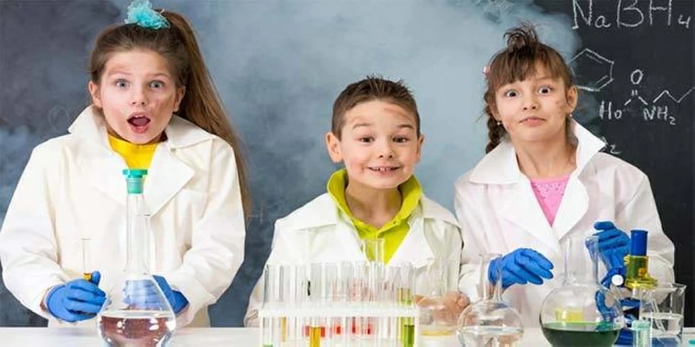 مركز الطفل للحضارة والإبداع ينظم معرضًا علميًا شيقًا بعنوان انطلق معنا في رحلة العلم