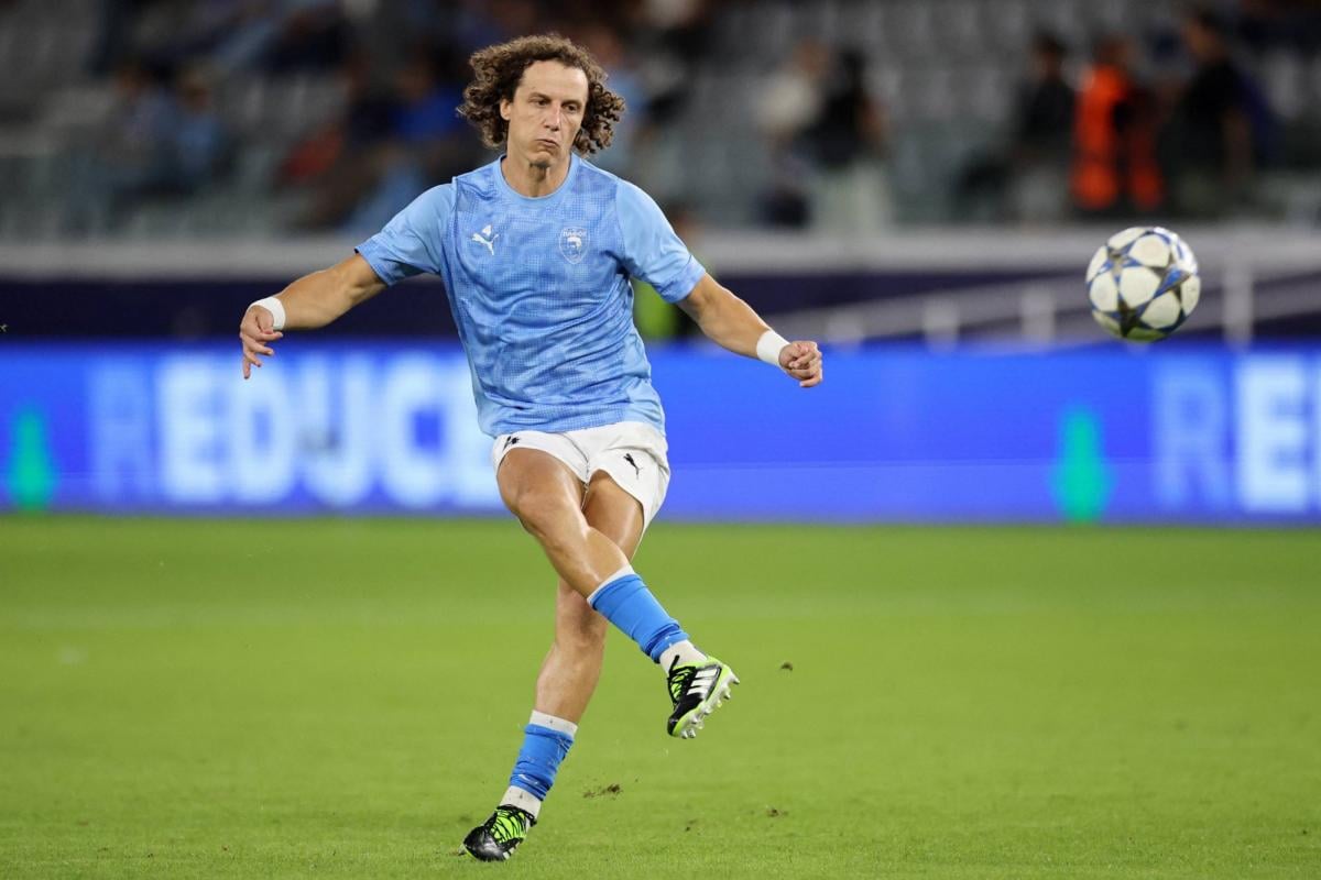 عودة ديفيد لويز غير المتوقعة إلى دوري أبطال أوروبا مع بافوس القبرصي في سن 38