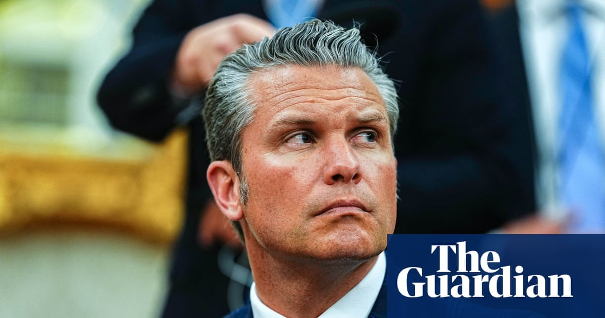 الولايات المتحدة تشن ضربات مميتة ضد قوارب تهريب المخدرات وتوسع انتشارها العسكري