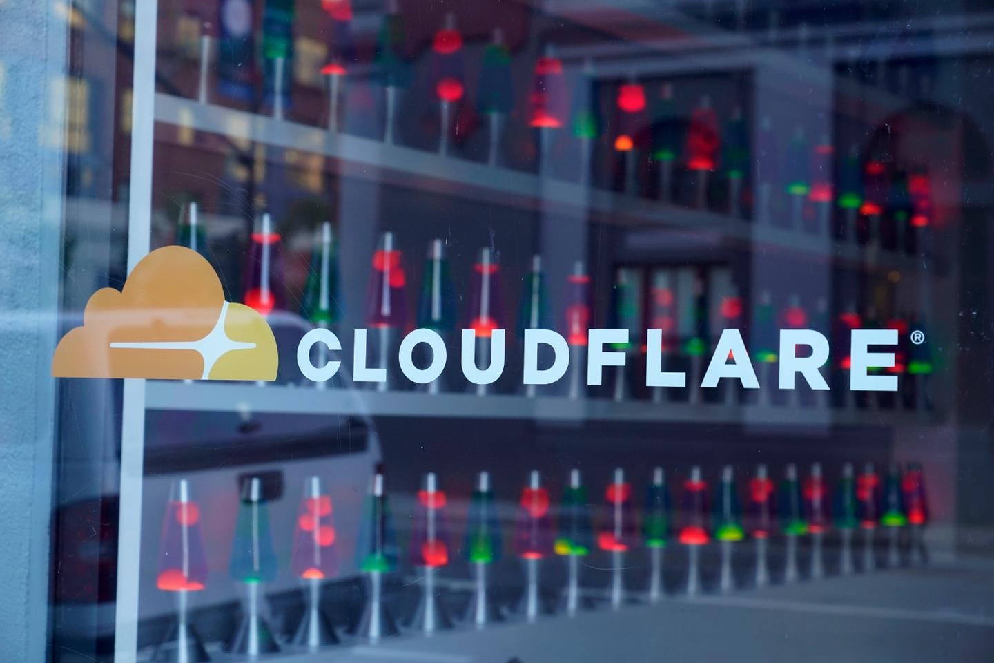 عطل كبير في Cloudflare يعطل خدمات عالمية رئيسية مثل ChatGPT وX