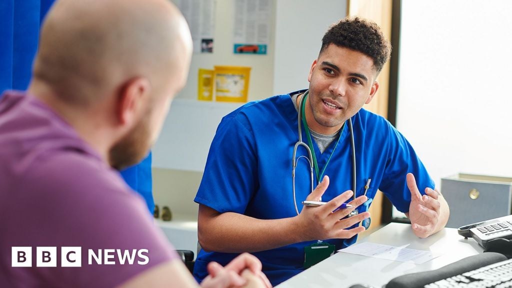 خبراء يحذرون من فحص سرطان البروستاتا الروتيني لمعظم الرجال في المملكة المتحدة