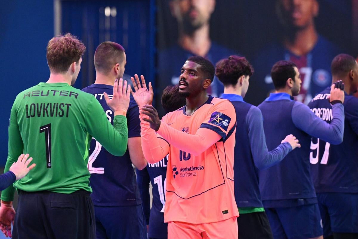 ديكا ميم قائد برشلونة يعرب عن استيائه من أداء فريقه في الشوط الثاني ضد باريس سان جيرمان