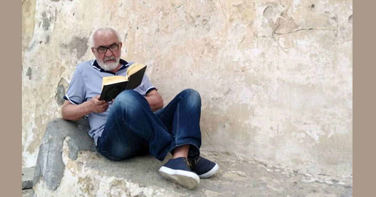 حبيب زناد: صوت رائد في الشعر التونسي المعاصر وصدى البحر في قصائده