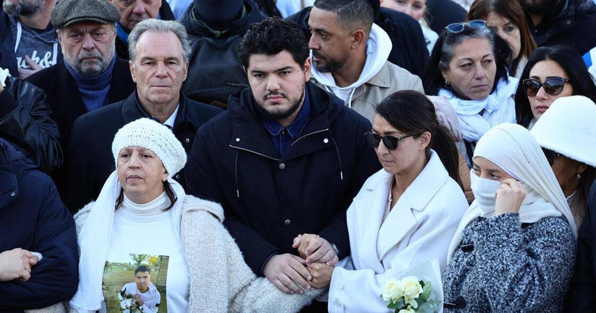 مسيرة مارسيليا البيضاء: رفض للعنف وتكريم لمهدي كساعي ونداء للعدالة