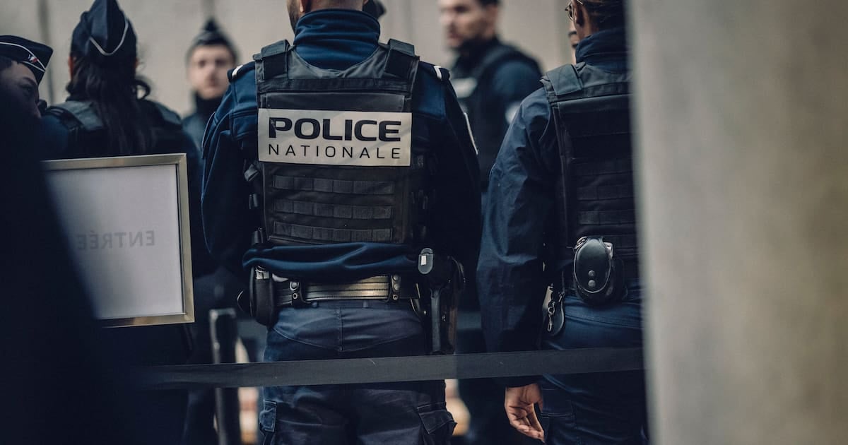 محامية تؤكد: ظروف الواقعة كافية لرفض دفاع التراضي في قضية اغتصاب الشرطيين