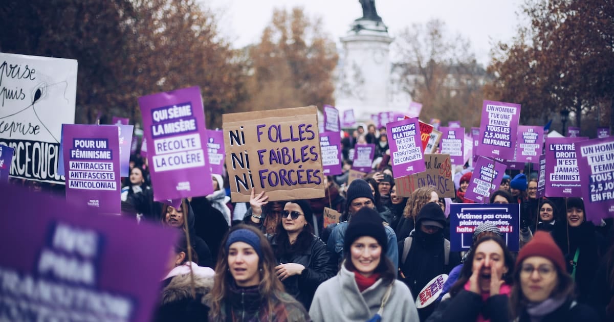 كيف يستخدم مرتكبو العنف المنزلي