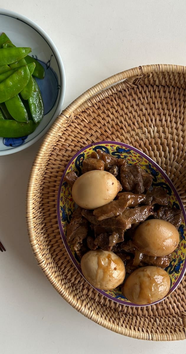 المطبخ المتوسطي: رحلة عبر النكهات الغنية وفوائد الصحة المستدامة