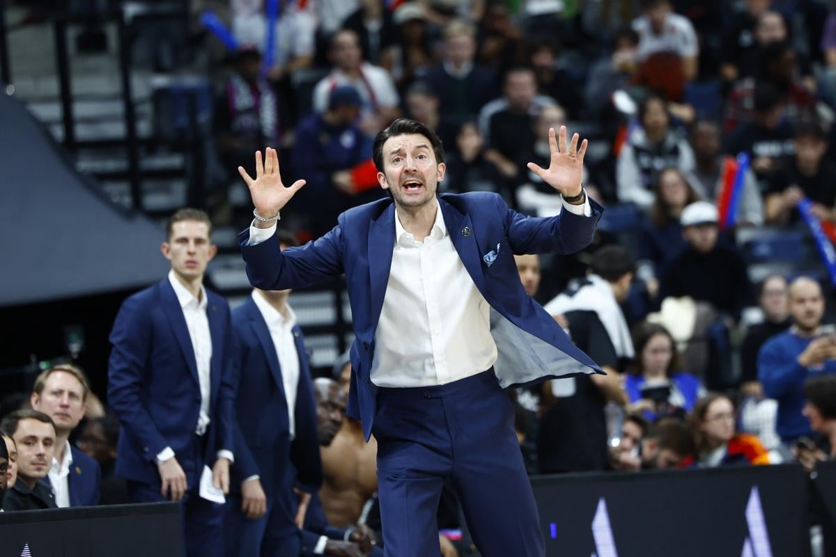 مدرب باريس باسكت فرانشيسكو تابيليني يشيد بروح الفريق بعد الفوز المثير على فالنسيا في اليوروليغ